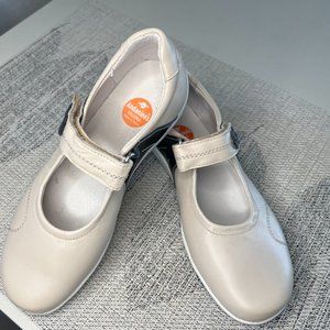 Andanines Villena Girls Mary Jane - Beige/Navy Leather EU 34 : Handmade in Spain